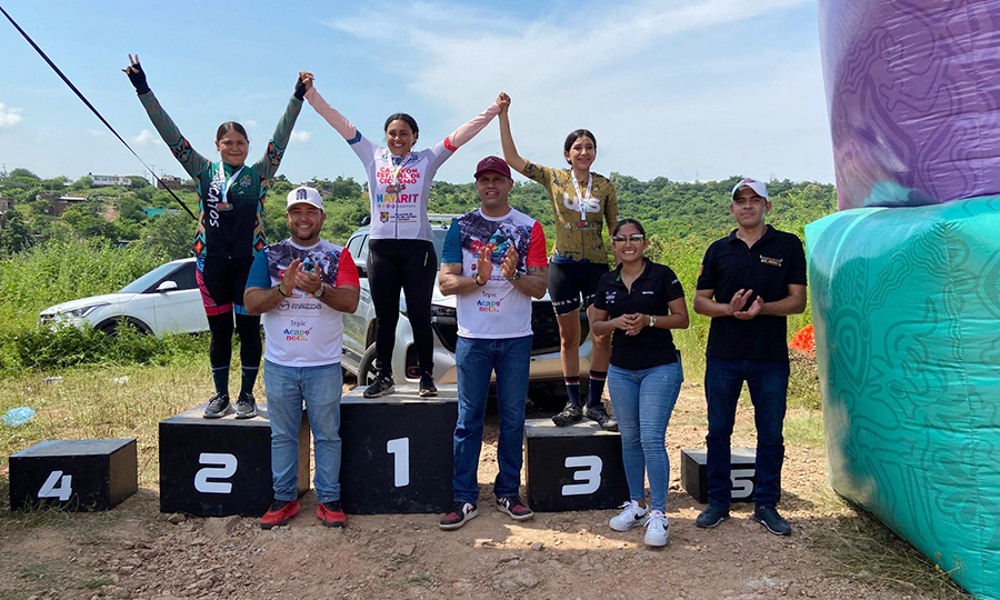 En Acaponeta ciclistas participan en competencia