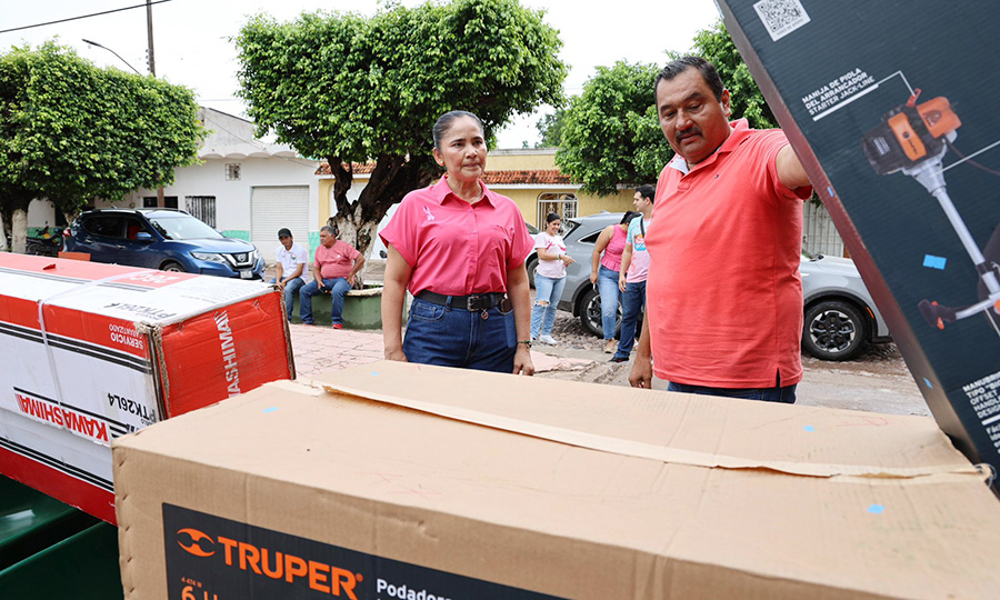 Entregan herramientas de trabajo a seguridad y deporte en Tecuala