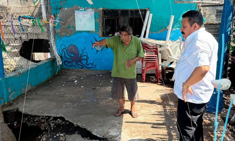 Sergio González recorre comunidades afectadas por el huracán Priscila en Santiago