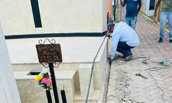 Rehabilita Oromapas las pilas de agua del interior del panteón municipal