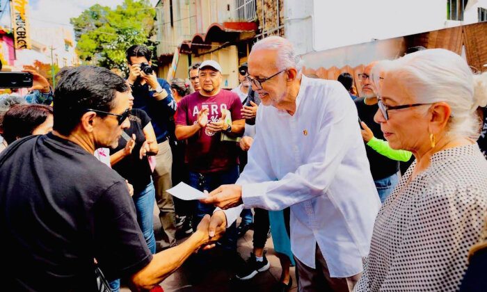 Gobernador refrenda respaldo total a comerciantes del Mercado Juan Escutia