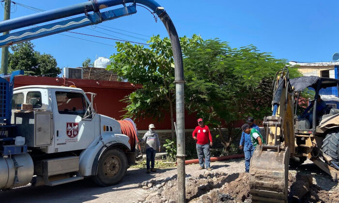 Oromapas Acaponeta repara red de atarjeas