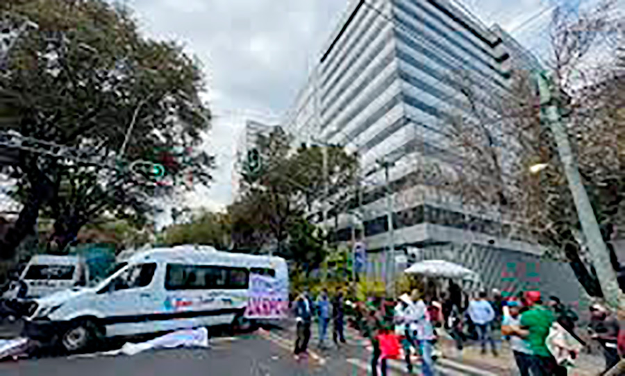 Cañeros bloquean la Sader; solicitan plan de rescate al sector azucarero