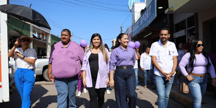 Encabeza alcaldesa de Tecuala marcha por día Internacional de la Violencia contra la mujer