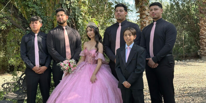 Lucy Yetzabeth celebra con alegría sus XV años