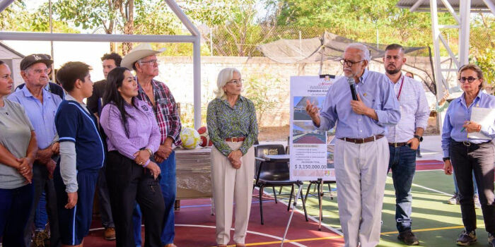 Entregan obras hist&oacute;ricas en primaria de Los Salazares