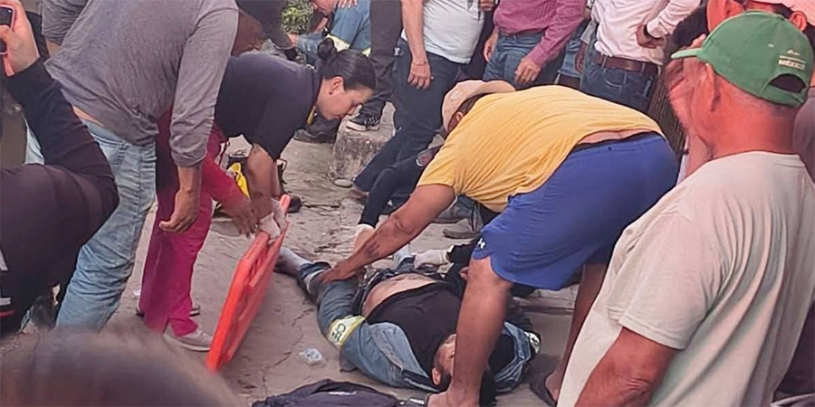 Trabajador de la CFE resulta lesionado tras caer de canastilla durante mantenimiento