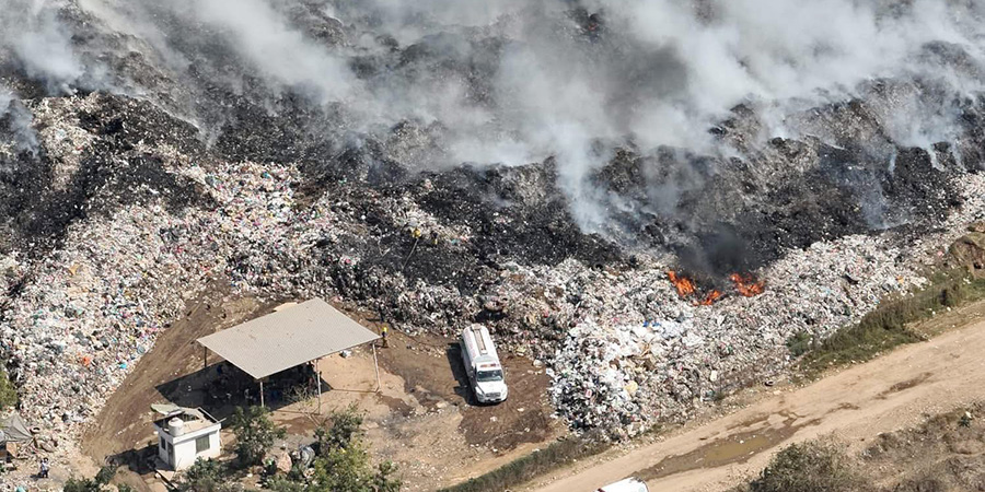 Atienden incendio en pastizales aleda&ntilde;os al relleno sanitario