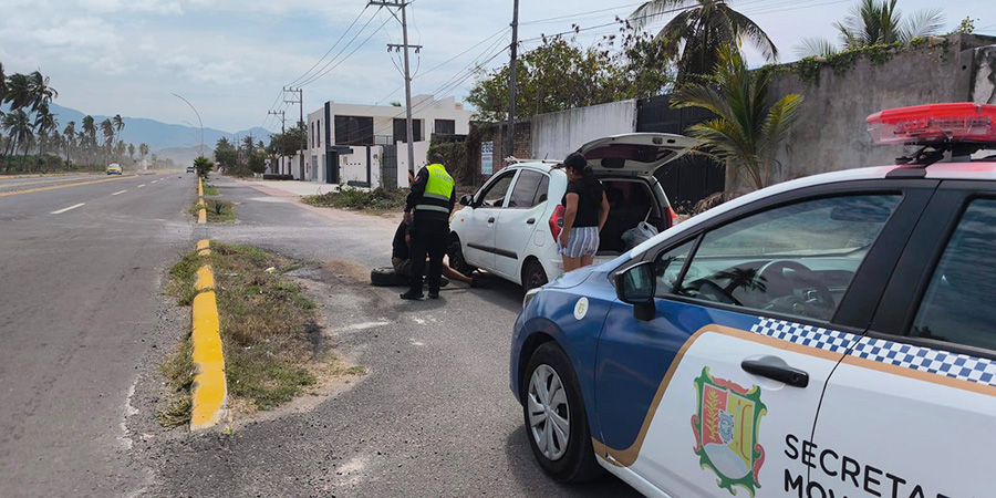 Gobierno de Nayarit refuerza presencia y apoyo a turistas en carreteras del estado