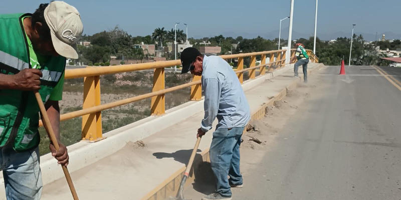 En Tecuala realizan limpieza del puente el Filo
