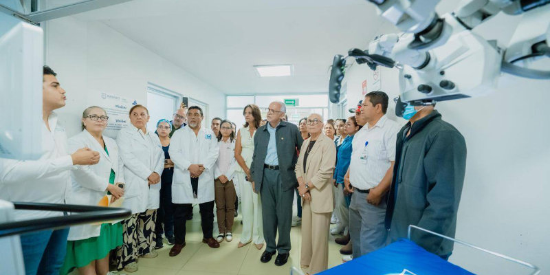 Navarro Quintero fortalece servicios m&eacute;dicos con primer microscopio quir&uacute;rgico de alta especialidad