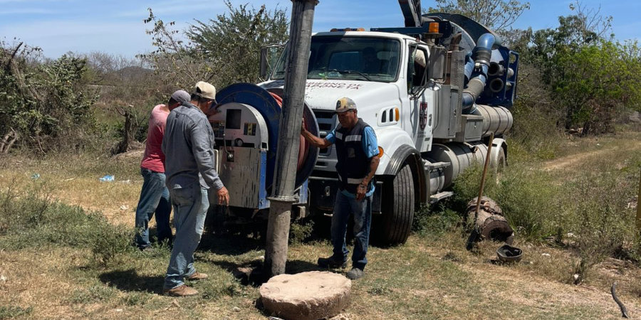 Refuerzan mantenimiento preventivo en la colonia Lombardo Toledano para evitar taponamientos