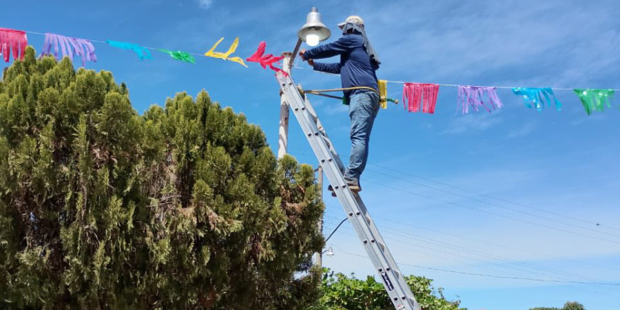 Iluminaci&oacute;n de la plaza y calles de San Cayetano
