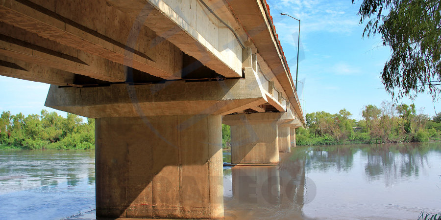 Polic&iacute;as municipales evitan tragedia en el puente Santiago-La Presa