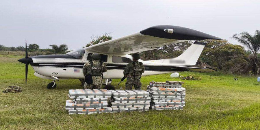 Gabinete de Seguridad decomisa avioneta con 636 kilos de coca&iacute;na en Tabasco