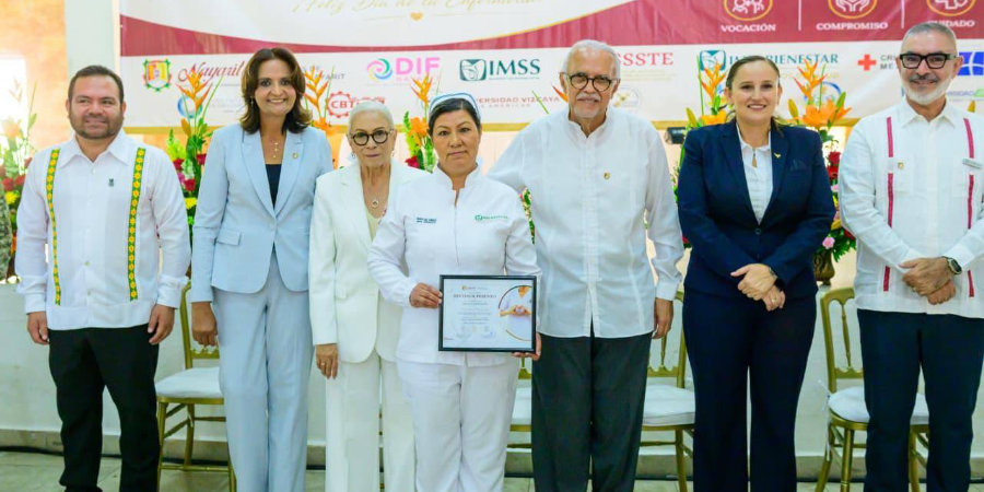 Navarro y Beatriz Estrada reconocen la vocaci&oacute;n y entrega del personal de enfermer&iacute;a en Nayarit