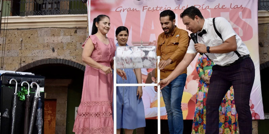 Tecuala celebra a las madres con emotivo festejo lleno de m&uacute;sica, regalos y convivencia