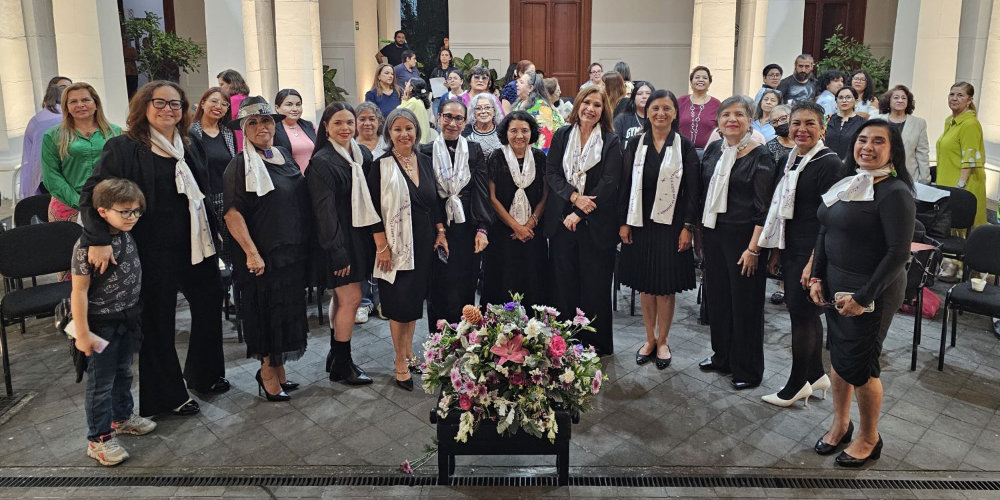 Traspasamos el techo libro digital de la colectiva Mujeres en Voz Alta