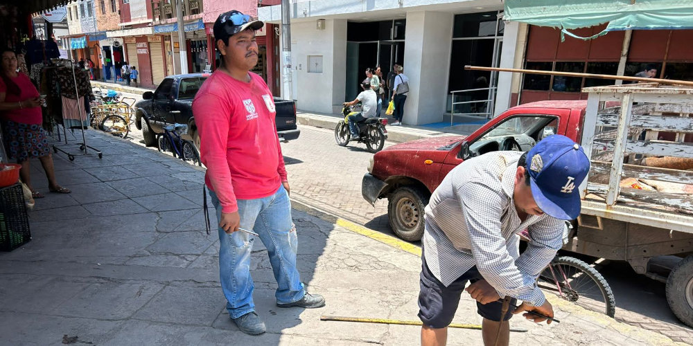 Oromapas realiza trabajos de desazolve en el Mercado Municipal de Acaponeta