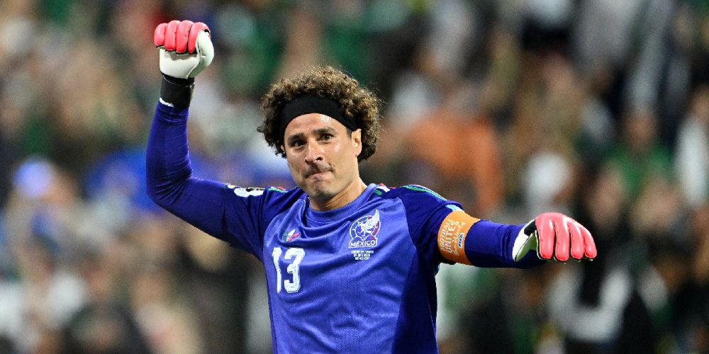 Memo Ochoa, &iacute;cono con 6 mundiales 