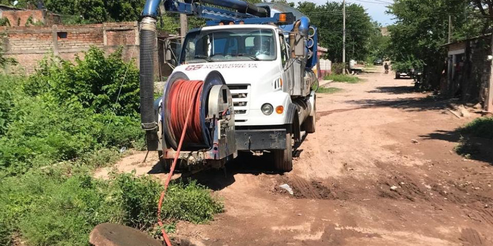 Intensifican labores de limpieza y desazolve para fortalecer la infraestructura sanitaria del municipio