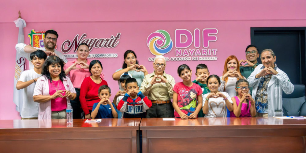 Beatriz Estrada hace posible que nueve nayaritas escuchen la voz de sus seres queridos