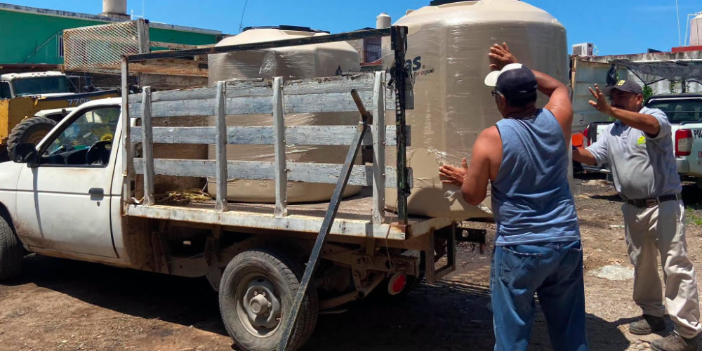M&aacute;s familias de Acaponeta reciben tinacos subsidiados gracias al convenio con la Congregaci&oacute;n Mariana Trinitaria