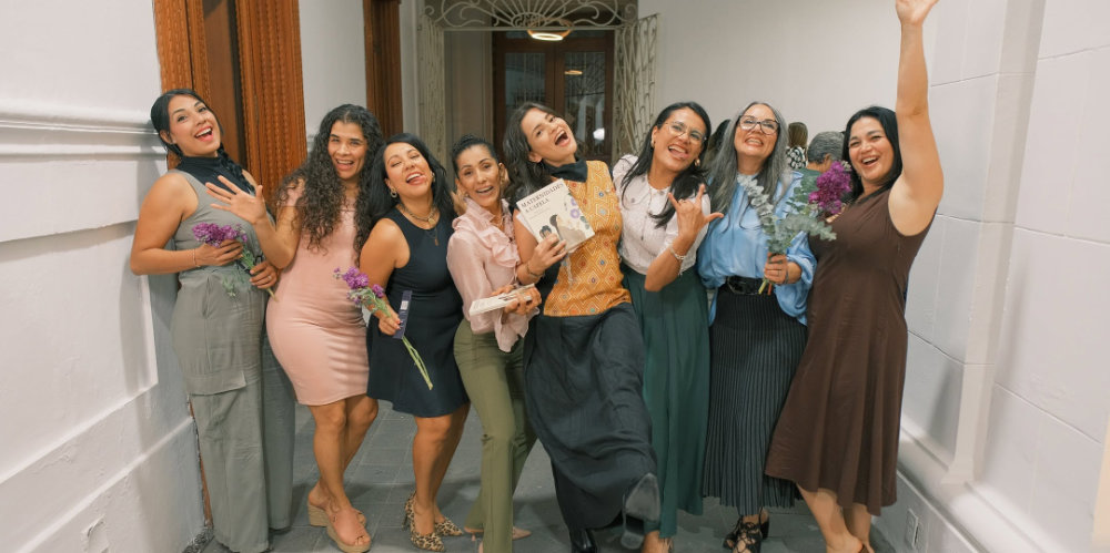 Maternidades a capela, una mano extendida entre mujeres