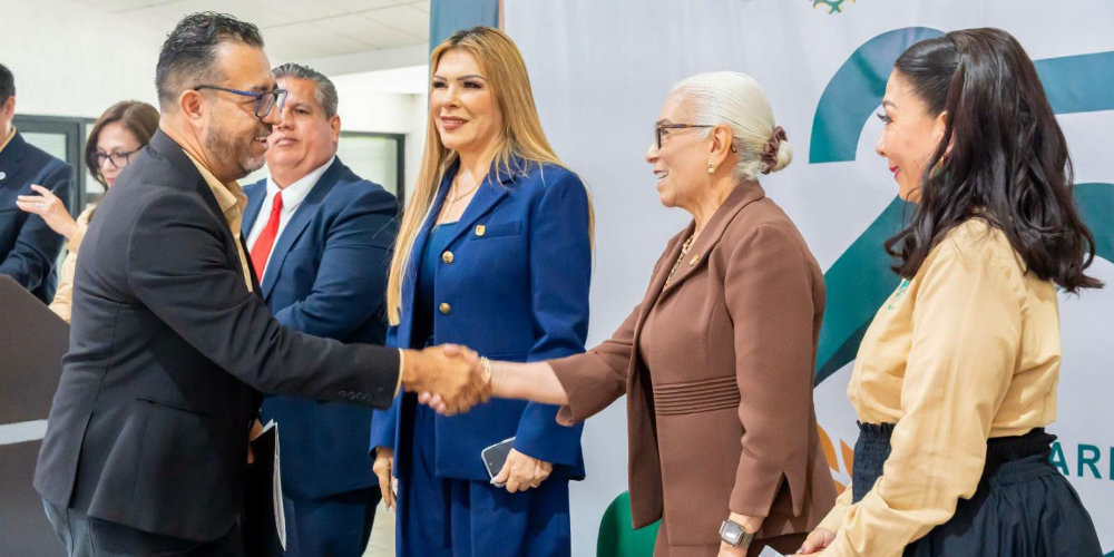 Beatriz Estrada reconoce 25 a&ntilde;os de compromiso de la Universidad Tecnol&oacute;gica de Nayarit