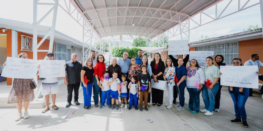 Navarro y Beatriz Estrada entregan rehabilitaci&oacute;n del preescolar Sangang&uuml;ey en Tepic